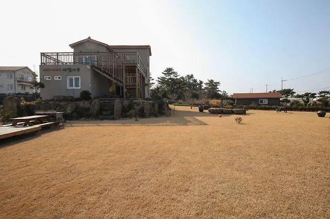 ** Guest house Eshel Tree Guesthouse Jeju South Korea