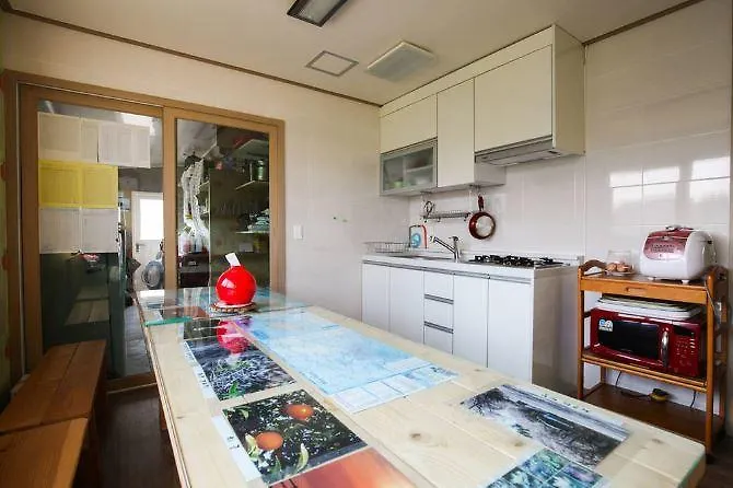 Eshel Tree Guesthouse Jeju