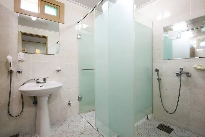 ** Guest house Eshel Tree Guesthouse Jeju South Korea